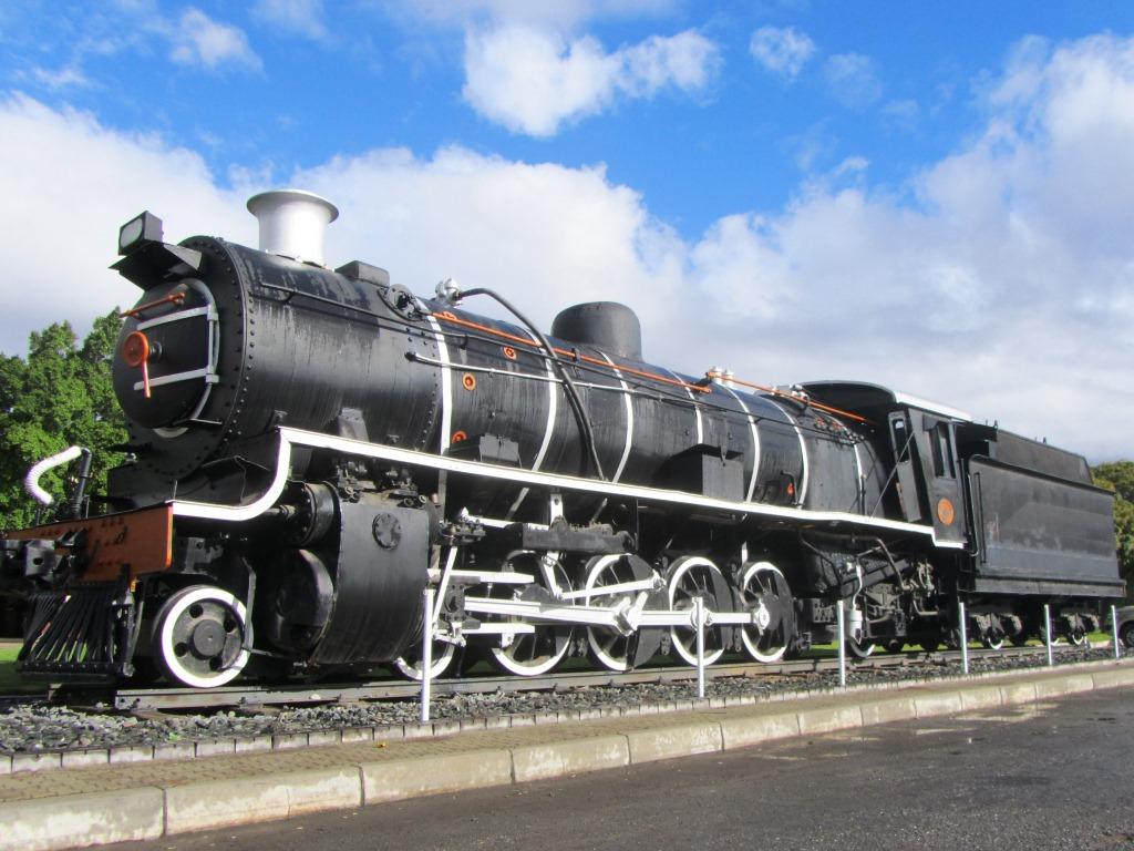 Locomotive No. 2010, Platform 62, Ashton